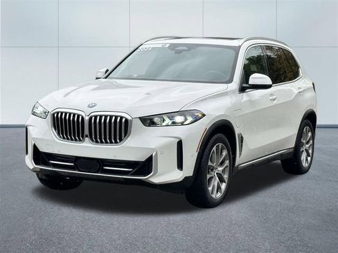 Certified 2025 BMW X5 xDrive50e w/ Premium Package image 9