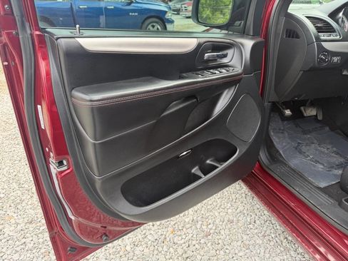 Used 2017 Dodge Grand Caravan GT FWD image 11