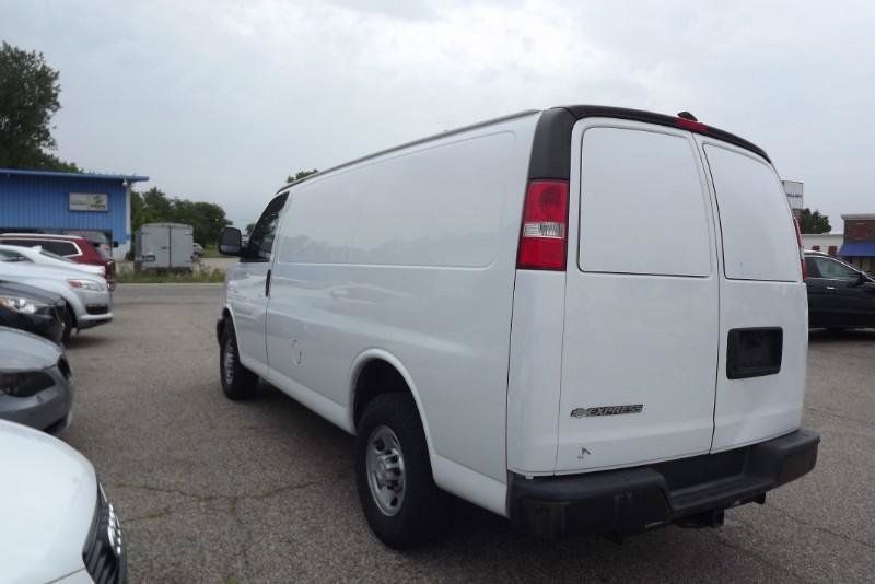 Used 2017 Chevrolet Express 2500 RWD image 6