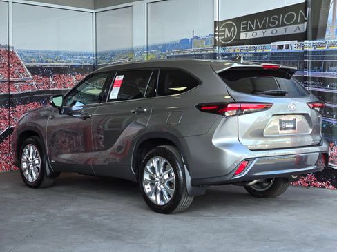 Certified 2026 Toyota Highlander Limited AWD/4WD image 6