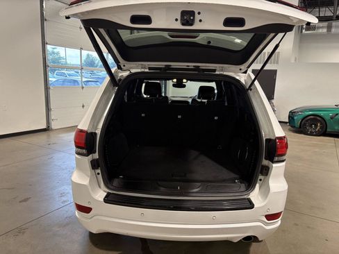Used 2017 Jeep Grand Cherokee Altitude AWD/4WD image 23