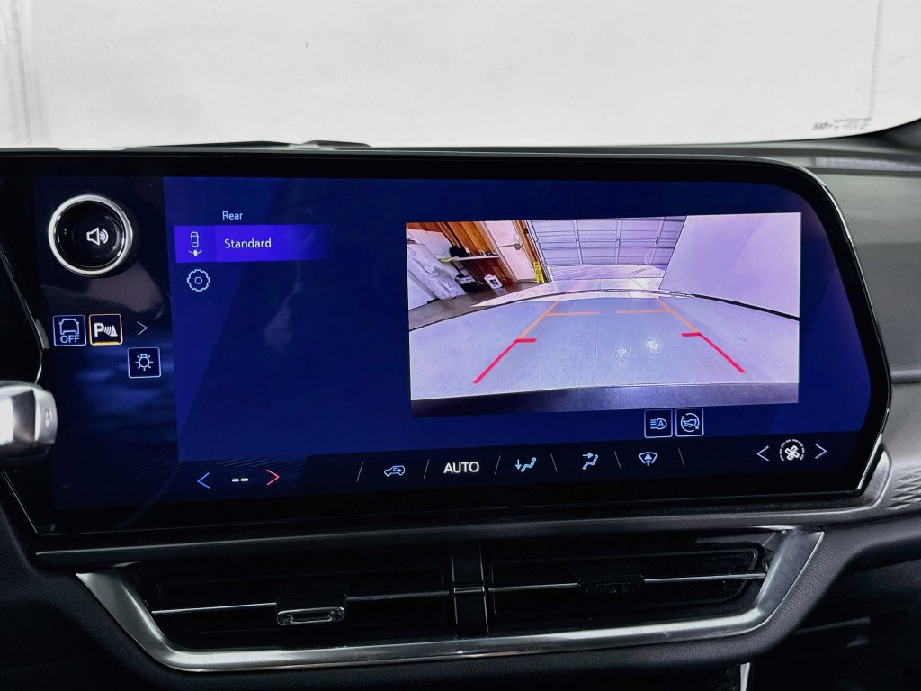 Used 2025 Chevrolet Equinox EV LT FWD image 36