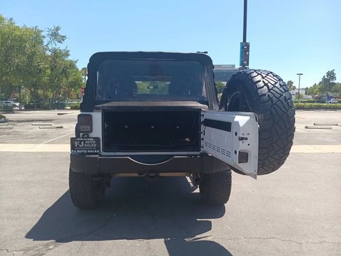 Used 2014 Jeep Wrangler Unlimited Sport AWD/4WD image 9