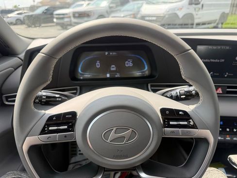 Used 2025 Hyundai Elantra Sport FWD image 21