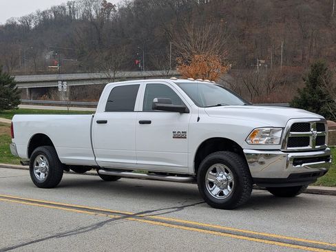 Used 2018 RAM 3500 Tradesman w/ Chrome Appearance Group image 4