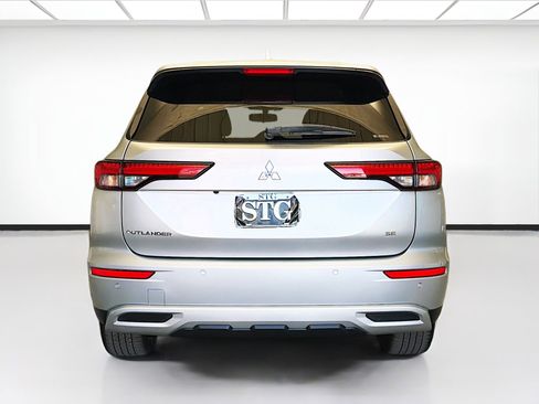 Used 2024 Mitsubishi Outlander SE image 5