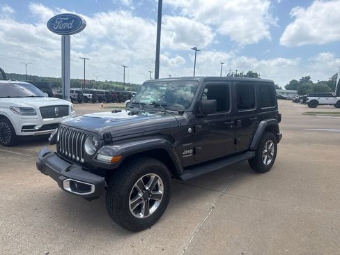 Used 2019 Jeep Wrangler Unlimited Sahara AWD/4WD image 6
