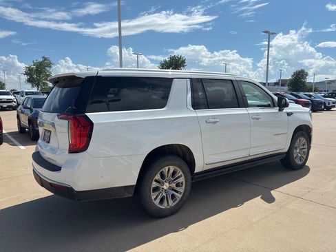 Used 2024 GMC Yukon XL Denali w/ Advanced Technology Package AWD/4WD image 3