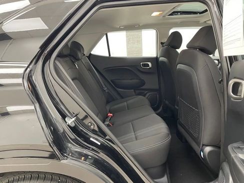 Used 2022 Hyundai Venue SEL image 15