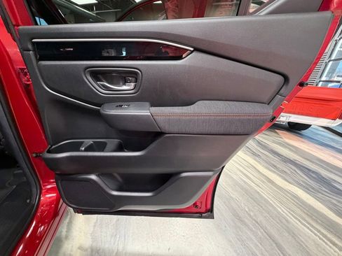 Used 2025 Honda Pilot Sport image 44