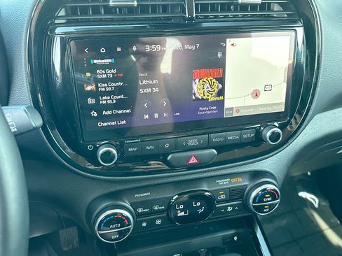 Used 2024 Kia Soul EX image 12