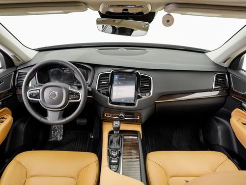 Used 2016 Volvo XC90 T6 Momentum w/ Momentum Plus Package AWD/4WD image 21