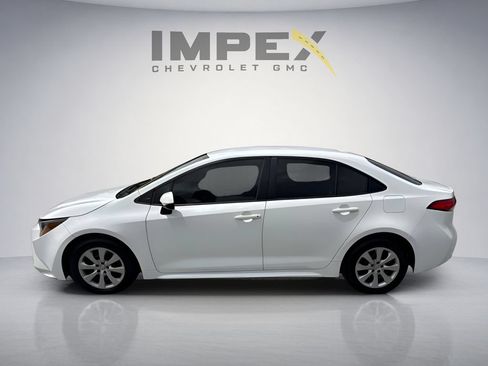 Used 2022 Toyota Corolla LE FWD image 2