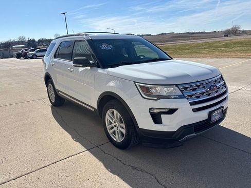 Used 2019 Ford Explorer XLT w/ Equipment Group 201A image 3