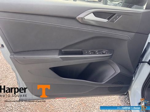 Used 2025 Volkswagen Taos SE AWD/4WD image 19