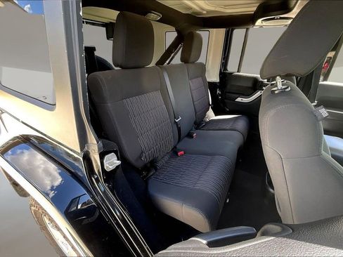 Used 2011 Jeep Wrangler Unlimited Sahara AWD/4WD image 21