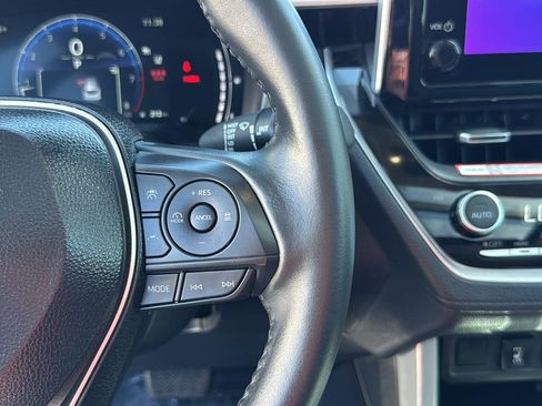 Used 2025 Toyota Corolla Cross XLE image 17