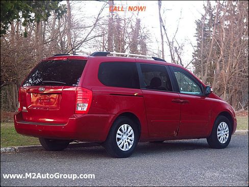 Used 2012 Kia Sedona LX image 4