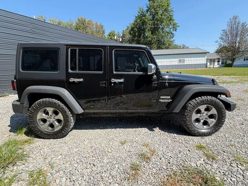 Used 2015 Jeep Wrangler Unlimited Sport w/ Max Tow Package AWD/4WD image 4