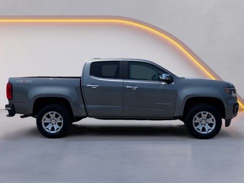 Used 2021 Chevrolet Colorado LT w/ Chrome Appearance Package AWD/4WD image 2