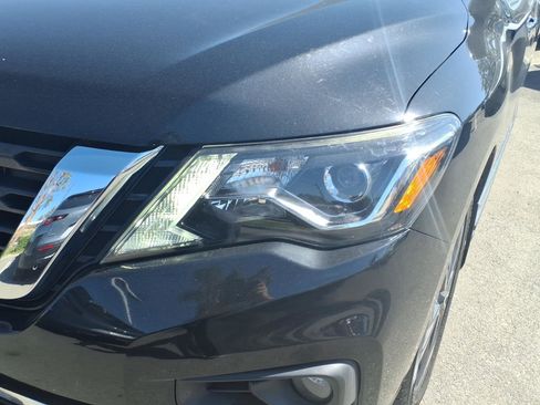 Certified 2020 Nissan Pathfinder Platinum FWD image 2