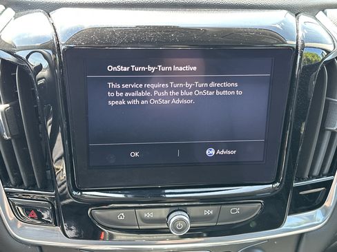 Used 2021 Chevrolet Traverse LT FWD image 25