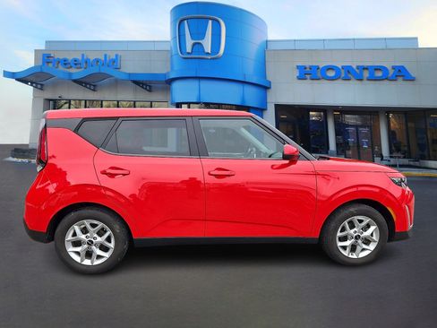 Used 2023 Kia Soul LX w/ LX Technology Package FWD image 7