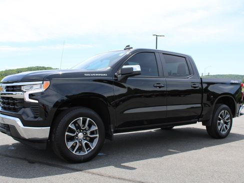 Used 2023 Chevrolet Silverado 1500 LT AWD/4WD image 14