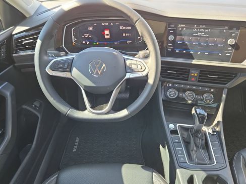 Used 2023 Volkswagen Jetta SEL image 28