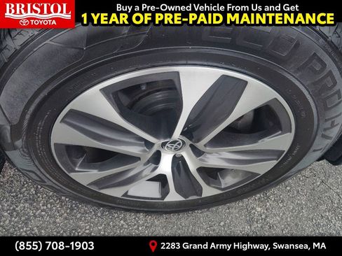 Used 2023 Toyota Highlander XLE AWD/4WD image 10