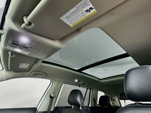Used 2022 Volkswagen Atlas SE w/ Panoramic Sunroof Package FWD image 11