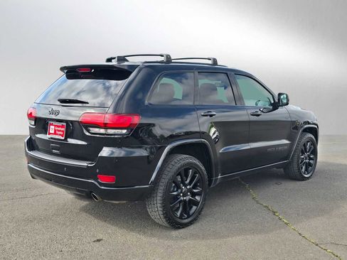 Used 2019 Jeep Grand Cherokee Altitude AWD/4WD image 3