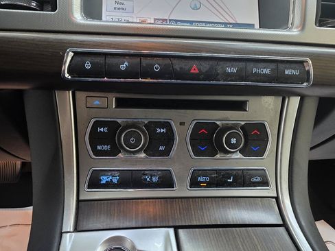 Used 2014 Jaguar XF RWD image 33