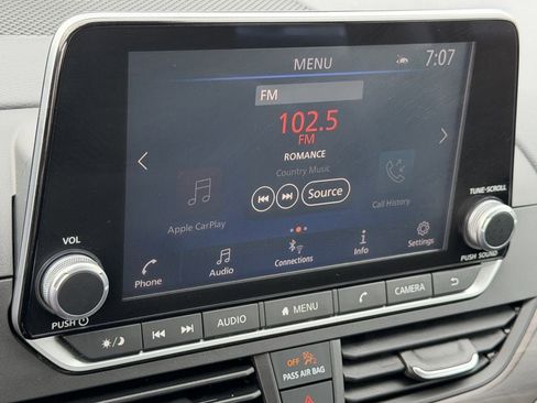Used 2025 Nissan Altima 2.5 SV FWD image 17