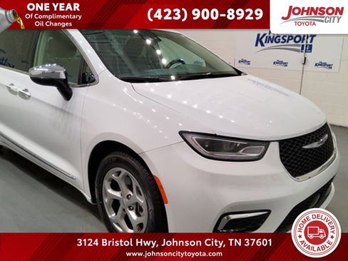 Used 2023 Chrysler Pacifica Limited image 1