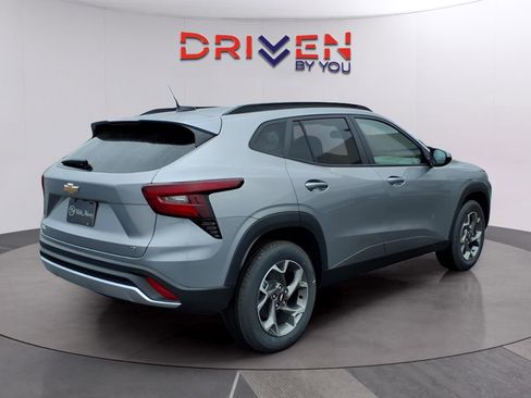 New 2026 Chevrolet Trax LT w/ Driver Confidence Package image 5