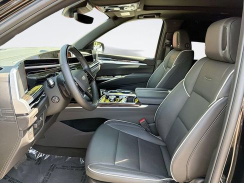 Certified 2026 Cadillac Escalade ESV Luxury RWD image 22