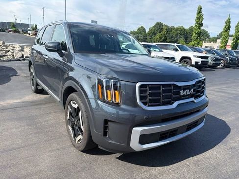 Used 2024 Kia Telluride S FWD image 3