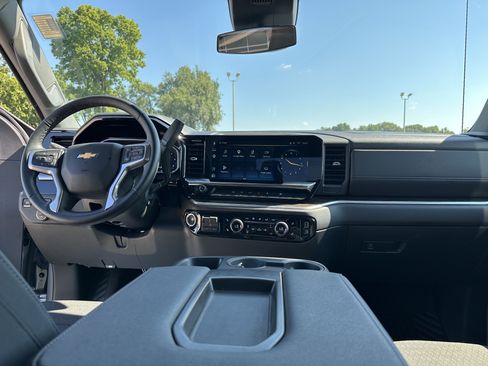 Certified 2026 Chevrolet Silverado 1500 LT AWD/4WD image 32