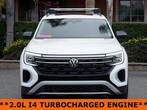 Used 2025 Volkswagen Atlas Peak Edition SE AWD/4WD image 3