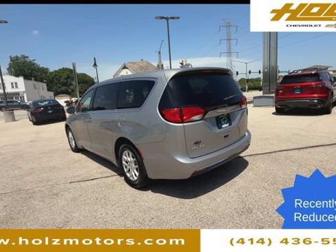 Used 2020 Chrysler Pacifica Touring FWD image 6