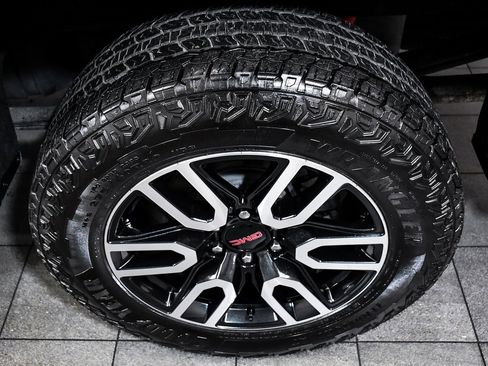 Used 2024 GMC Sierra 1500 AT4 w/ Technology Package image 8