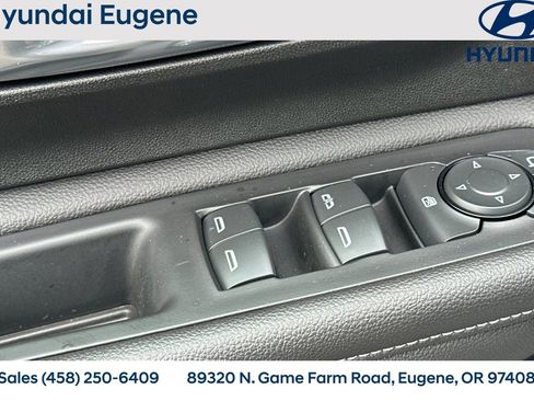 Used 2022 GMC Terrain SLT image 17