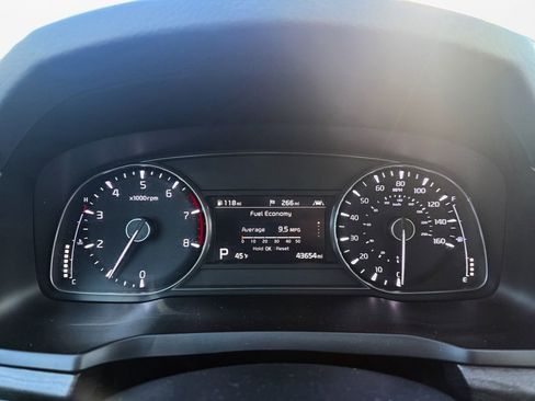 Used 2020 Kia Cadenza Limited image 19