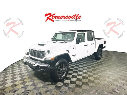 New 2025 Jeep Gladiator Sport image 3