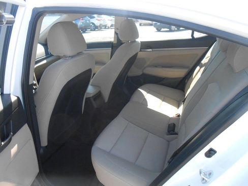 Used 2018 Hyundai Elantra SEL FWD image 11