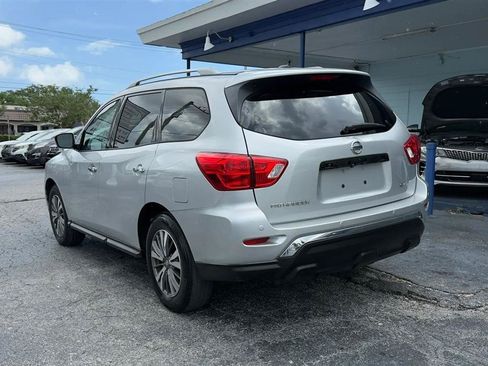 Used 2017 Nissan Pathfinder SV FWD image 3