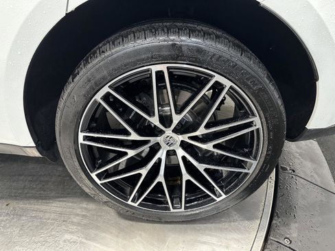 Certified 2025 Porsche Macan AWD/4WD image 12