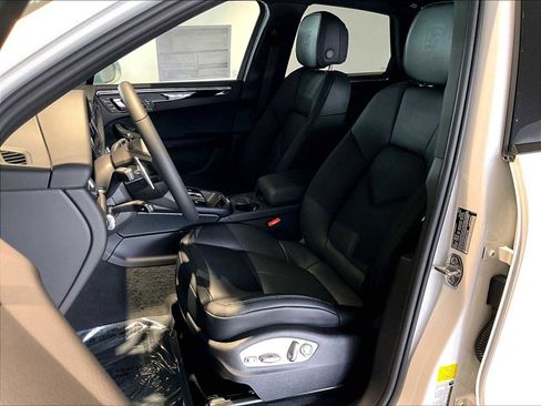 New 2026 Porsche Macan image 5