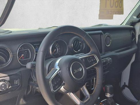 Used 2023 Jeep Gladiator Overland AWD/4WD image 11